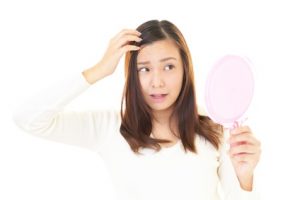 女性の薄毛は治る？治りやすい理由と対策をタイプ別にご紹介！